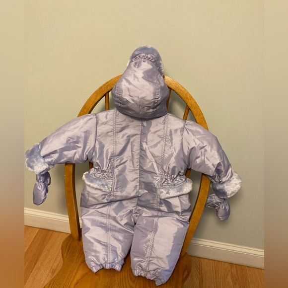 OshKosh B’gosh Lavender Hooded Zippered Snowsuit and Attached Mittens - 12 mos - Picture 3 of 13